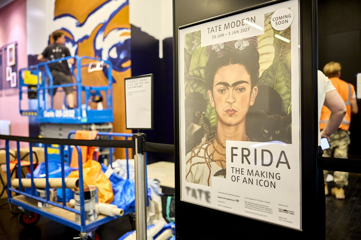 The making of the Frida Kahlo concourse mural at Tate Modern